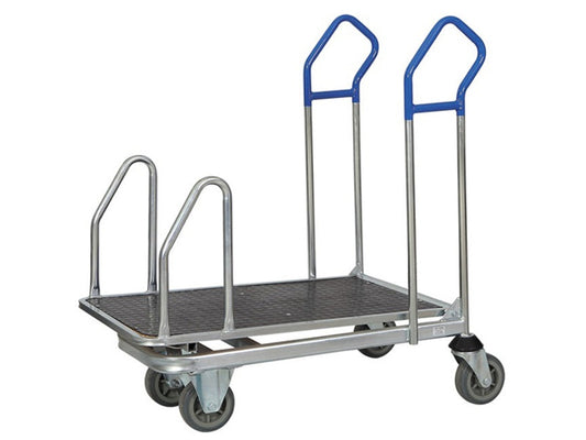 Carro plataforma con barras laterales