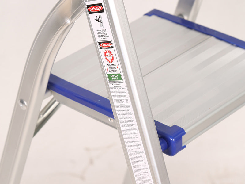 Escalera tipo tijera de 3 peldaños